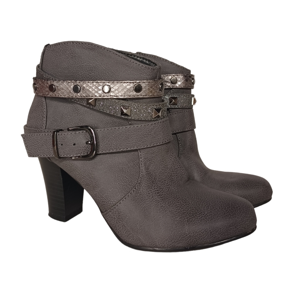 JENNIFER LOPEZ Gray Studded Snakeskin Print Strap Moto Stack Heel Ankle Boots 5